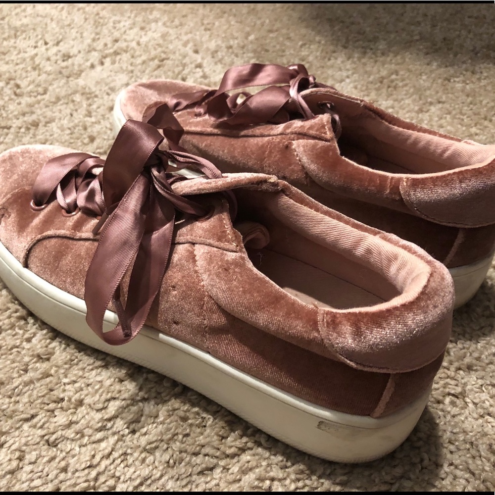 Velvet Shoes - Picture 4 of 5